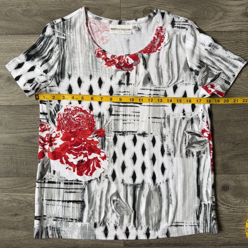 Rebecca Malone Abstract Floral Short Sleeve Blouse - NWT -‎ Size Small - Picture 2 of 6